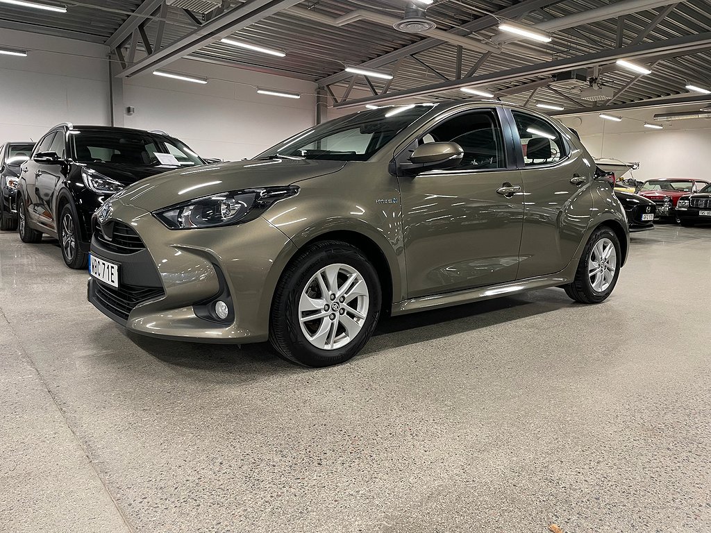 Toyota Yaris Hybrid CVT Active Euro 6 B-kam 