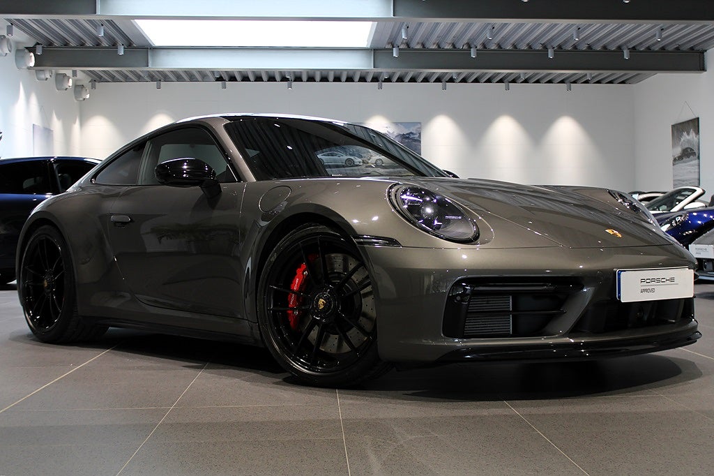 Porsche 911 Carrera 4 GTS
