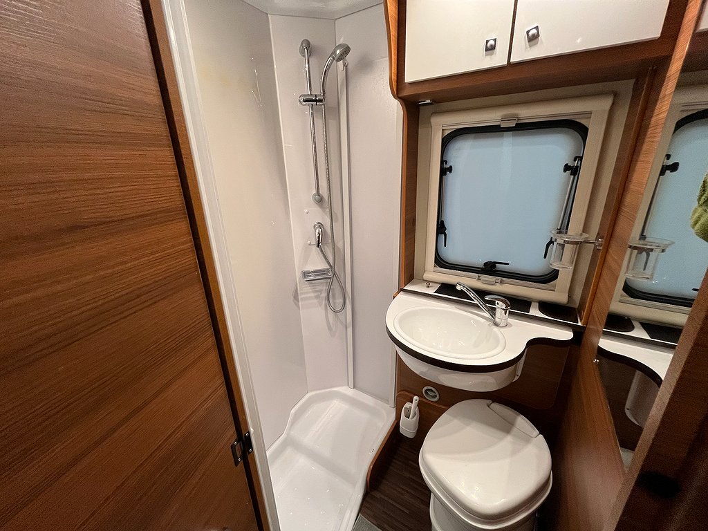 Elnagh Baron 22  / Automat / AC bodel / 7 bältad / B-körkort - Elnagh