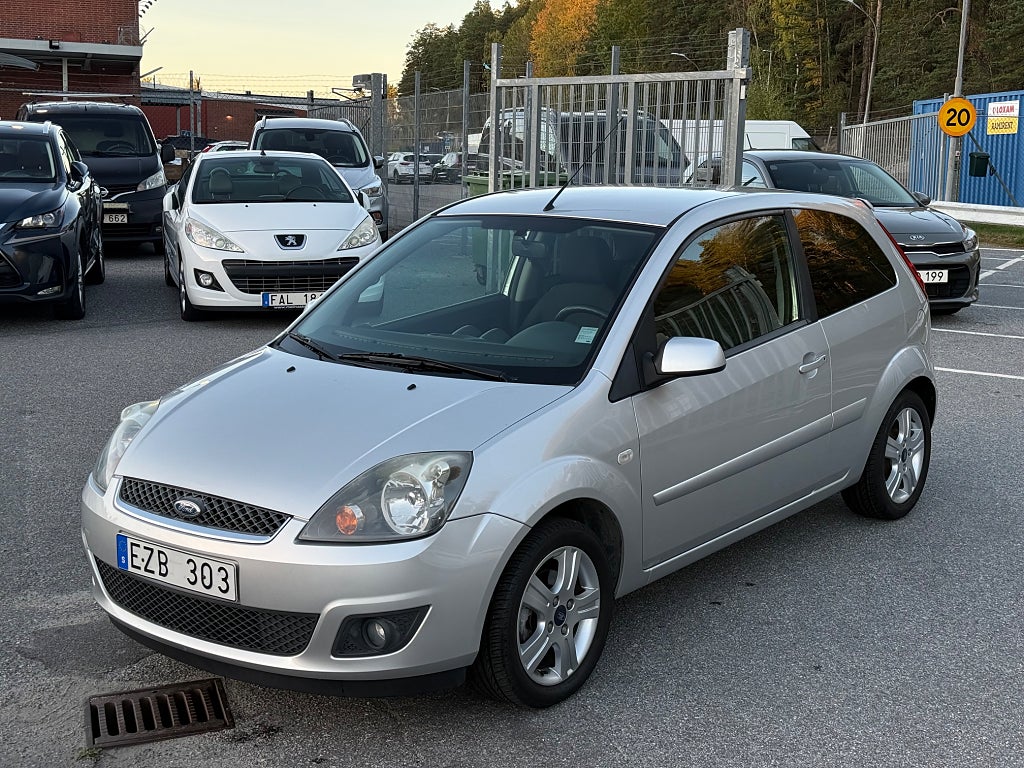 Ford Fiesta 1.4 80hk 3-dörrar 7700 mil Ny-bes Välvårdad Välservad
