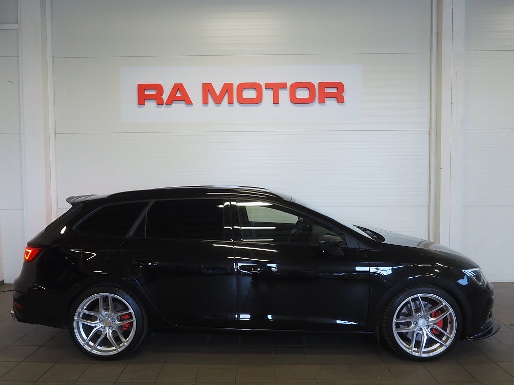 Seat Leon ST Cupra ST 2.0 TSI 300hk 4Drive |Pano|Backkamera|Milltek|