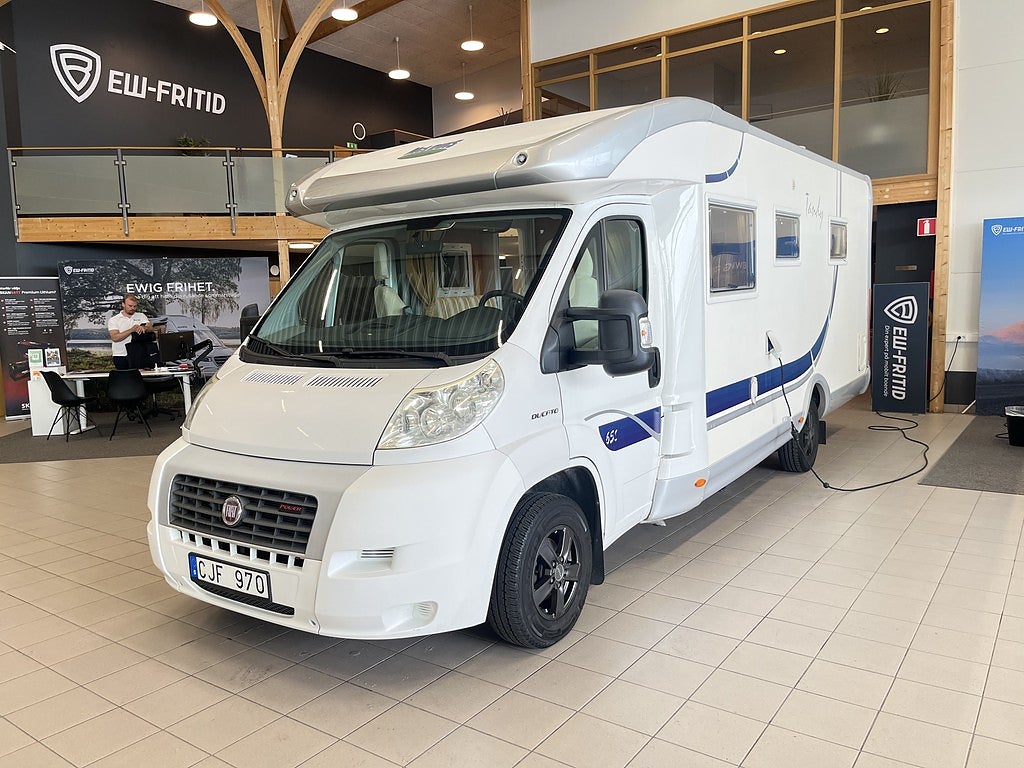 Mc Louis TANDY P700 (TRUMA+Solcell+Litium+3.0L+Ugn+Fransk bädd)
