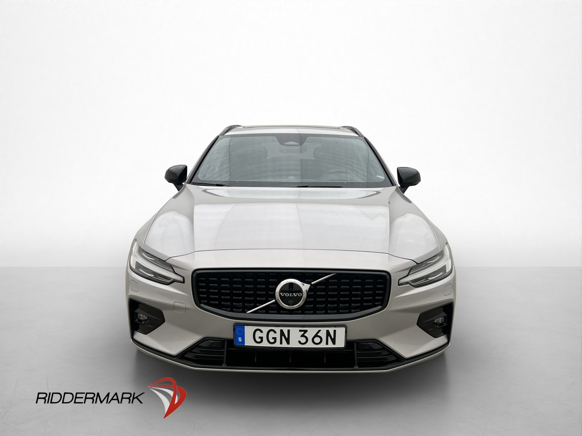 Volvo V60 B4 Ultimate Dark B&W Pano 360° 2024, photo 5/10