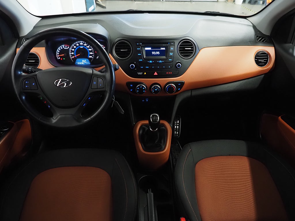 Hyundai i10 1.0 ComfortPlus 67hk Motorvärmare P-Sensorer Rattvärme 2014