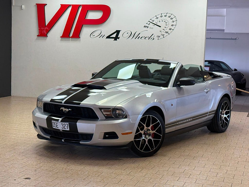 Ford Mustang V6(309hk)  Nybesiktigad Nyservad Clean Titel Borla