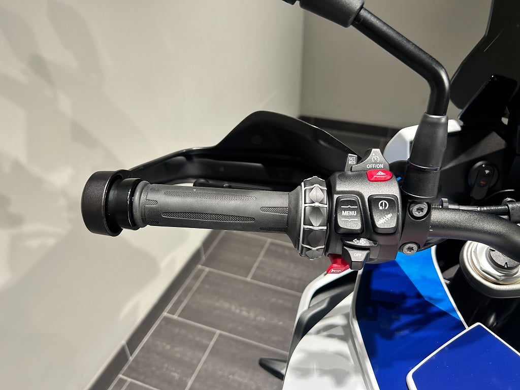 BMW S1000XR /Kamera/3 väskor/Serviceavtal/Kraschbågar
