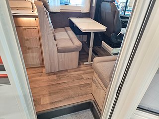 Husbil-halvintegrerad Kabe Novum 750 LGB 10 av 28