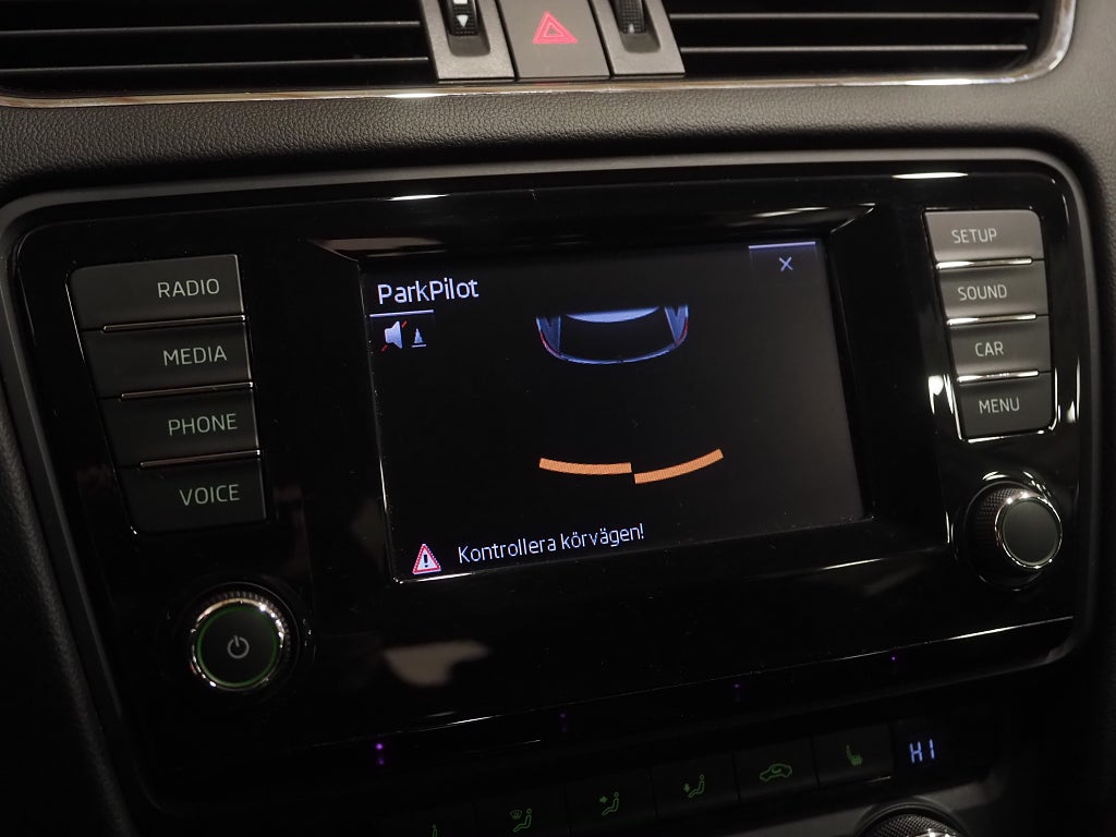 Skoda Octavia 1,2 TSI Elegance Kombi Aut Motorvärmare P-Sensorer