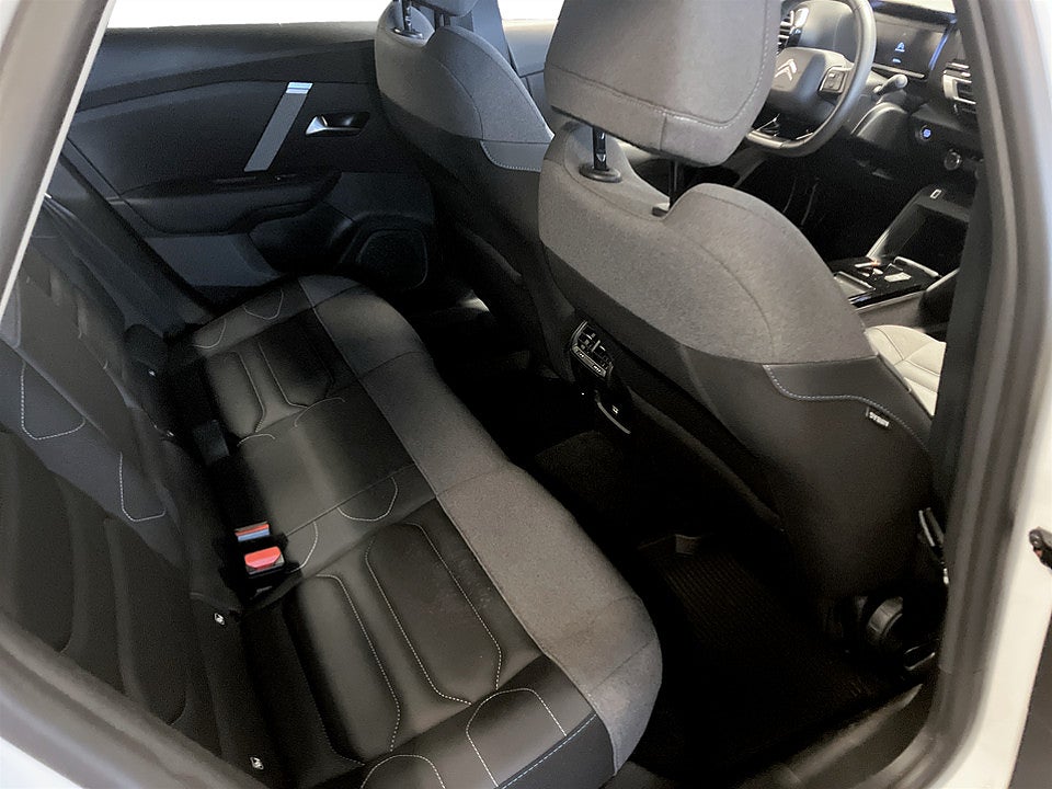 Bild på Citroën C4-X Shine 1.2 PT 130hk Aut B-KAMERA RATTVÄRME