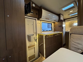 Husbil-alkov Roller Team Noble ART A9000 Elegance 6 bältade platser! 3500kg!Endast b-kort 5 av 20