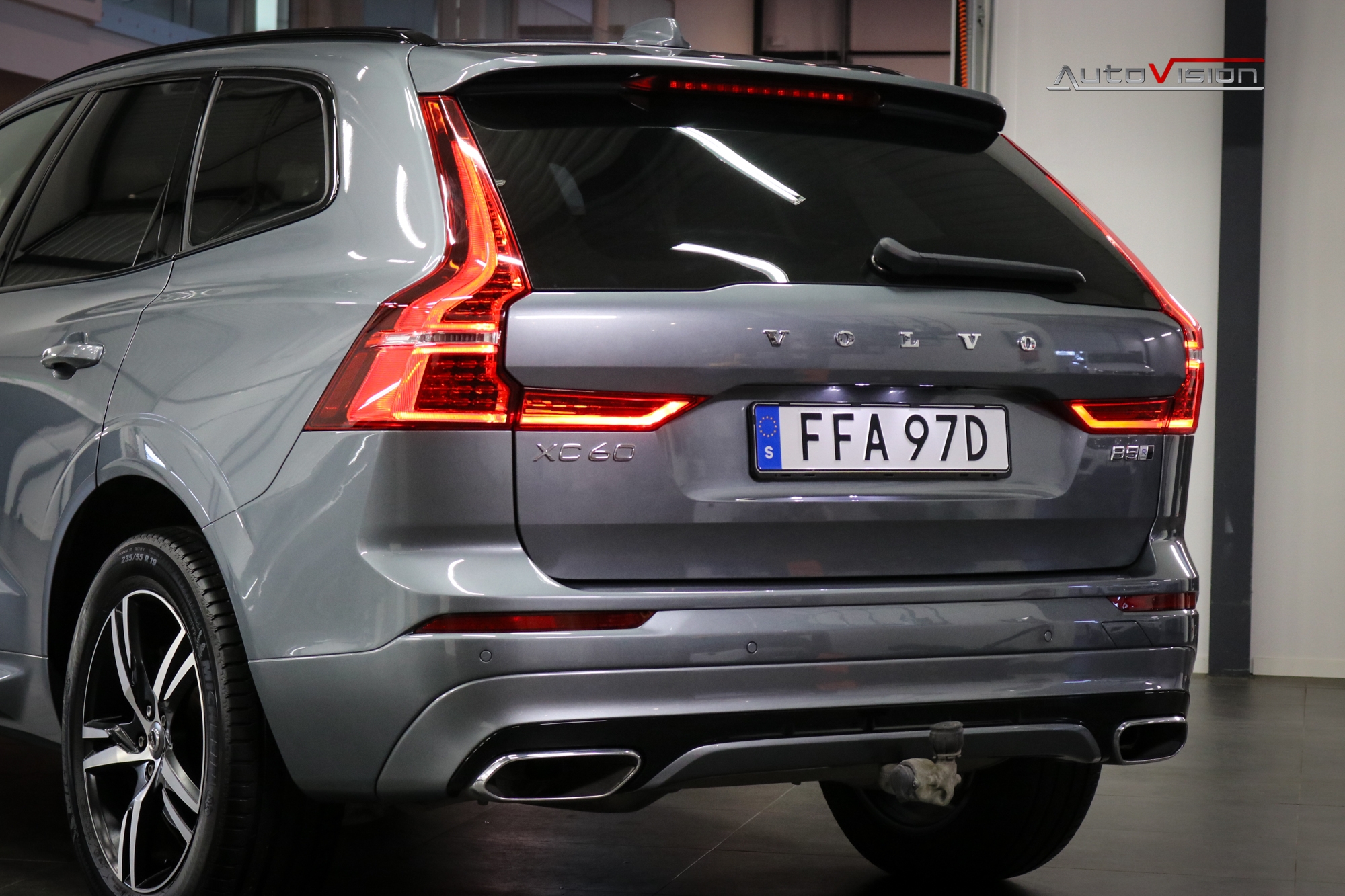 Volvo XC60 B5 AWD 235hk R-Design B&W 2020, kuva 6/10