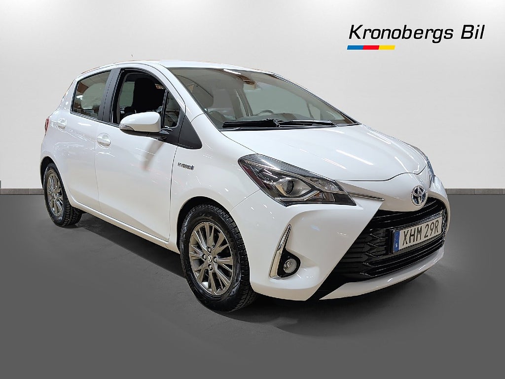 Toyota Yaris Hybrid Active 101 hk Automat  – bild 3