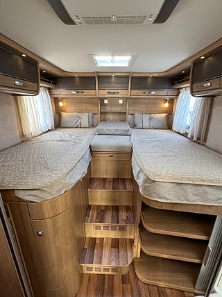 Husbil-integrerad Hymer B 678 ED-S 3.0 177HK AUT,  Långbädd & hyttsäng! ALDE! 11 av 21