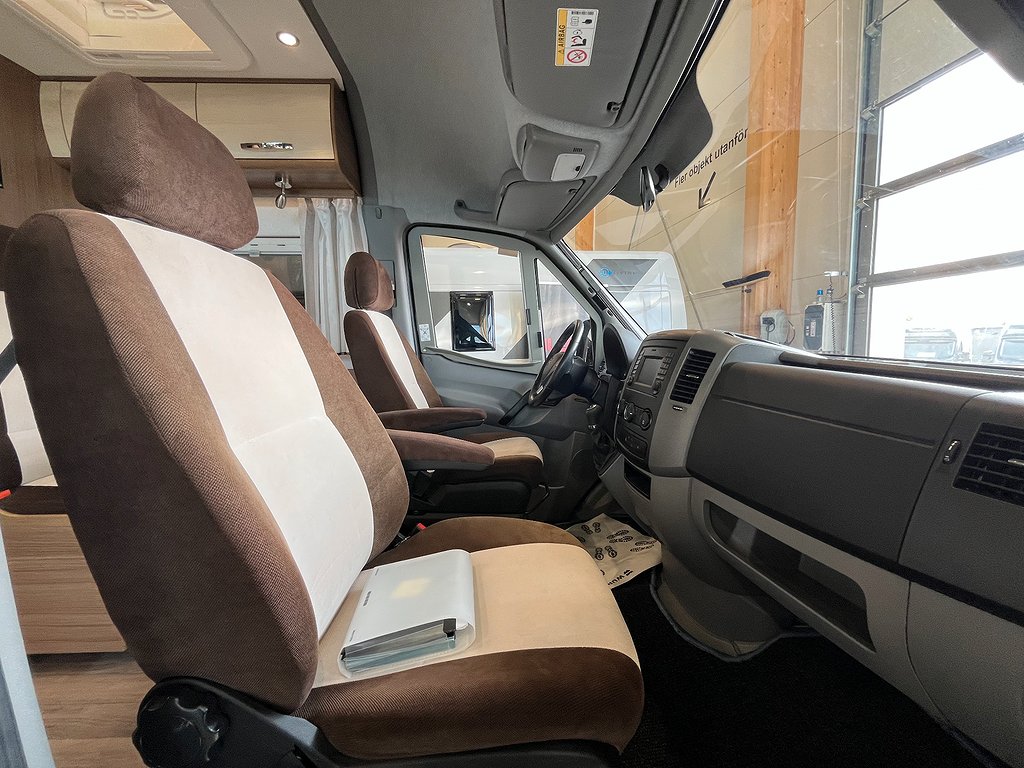 Bravia Swan 699 / Mercedes / Långbädd / Solcell / Drag /Auto - Bravia