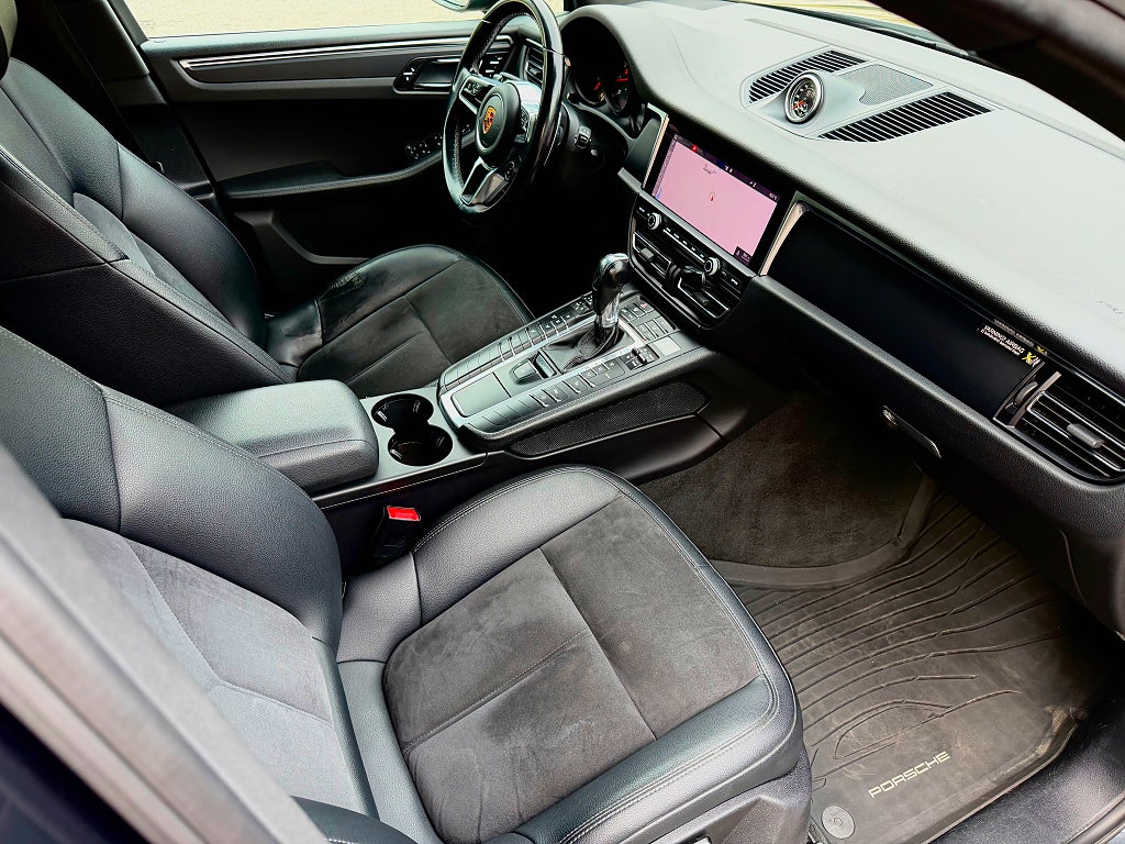 Porsche Macan PDK Base|Sport Chrono|21"|Värmare|CarPlay|BOSE|Panorama