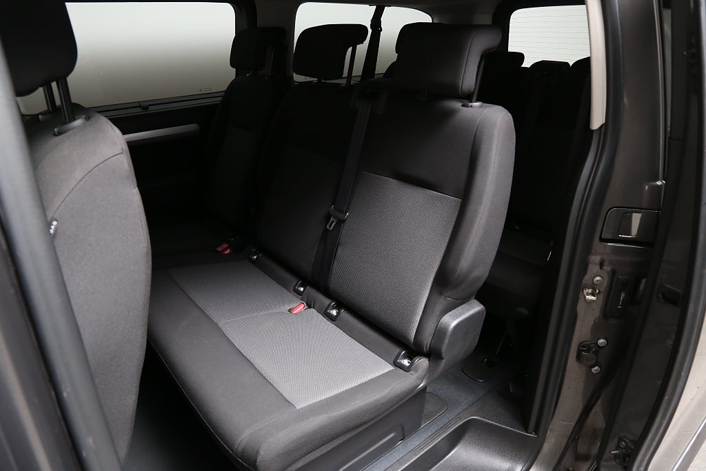 Toyota Proace Verso 2,0 D-4D 144hk Aut 9-sits Värmare Drag Leasbar 2023