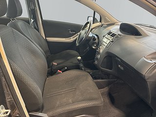 Toyota Yaris 5-dörrar 1.33 Dual VVT-i Värmare S&Vdäck ISOFIX