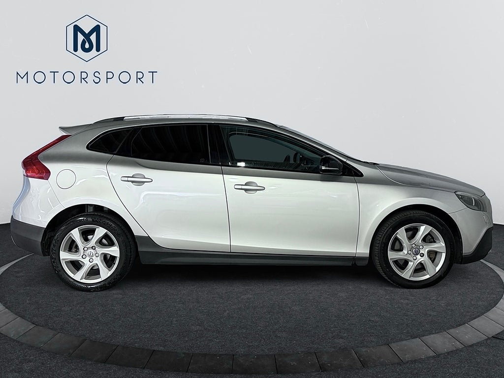 Volvo V40 Cross Country D3 DRAG Värmare Navi Bluetooth VoC Sensor bak bild 8