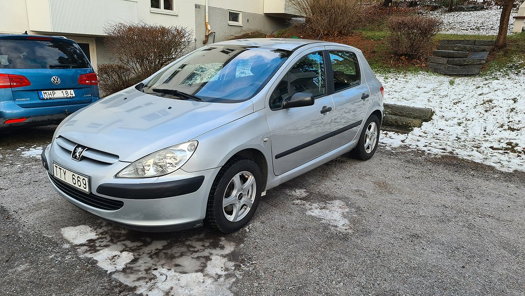 Peugeot 307 1.6 XR 110hk Dragkrok Nybesiktad