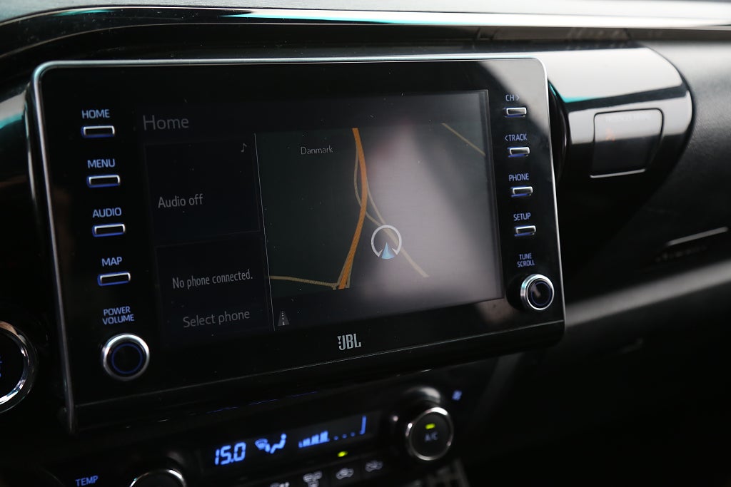 Toyota Hilux Dubbelhytt 2,8 Invincible 204hk 4WD JBL Skinn Navi Kåpa 2021