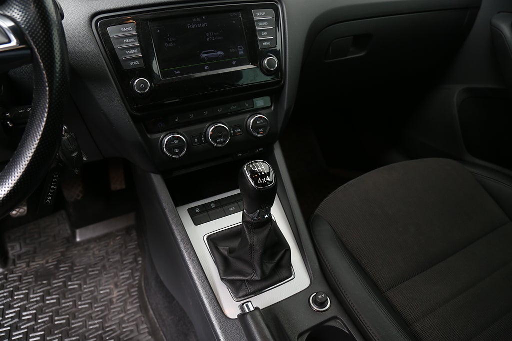 Skoda Octavia 2,0 TDI 4x4 Style Kombi Värmare Dragkrok 2016