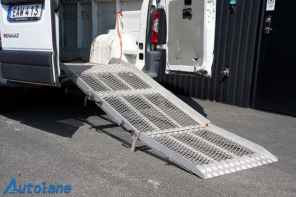 Renault master 3.5 T 2.5 dCi, Lastramp, Stort skåp, 1 ägar 12 år 146hk