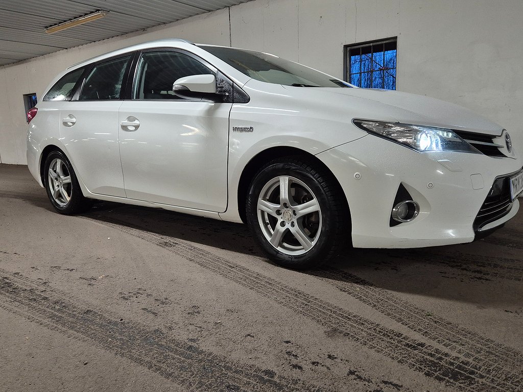 Toyota Auris Touring Sports Hybrid e-CVT Executive MOMS 