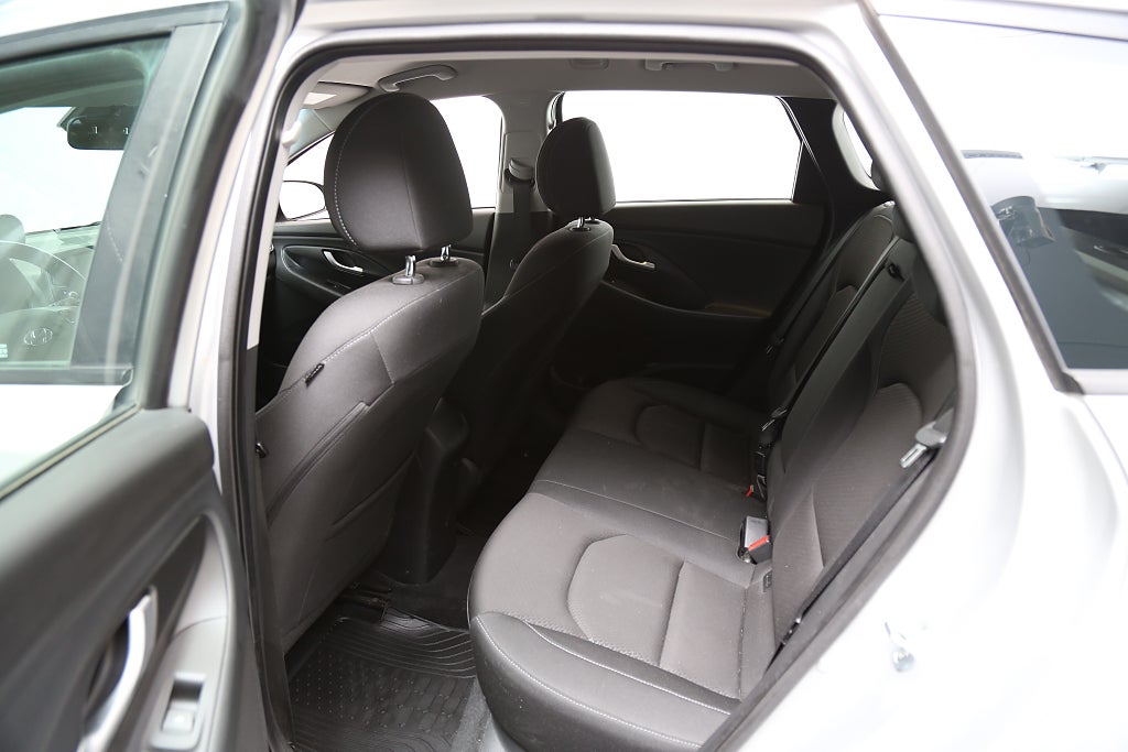 Hyundai i30 1,6 CRDi 110hk Comfort Eco Kombi 1ägare Motorv Drag 2018