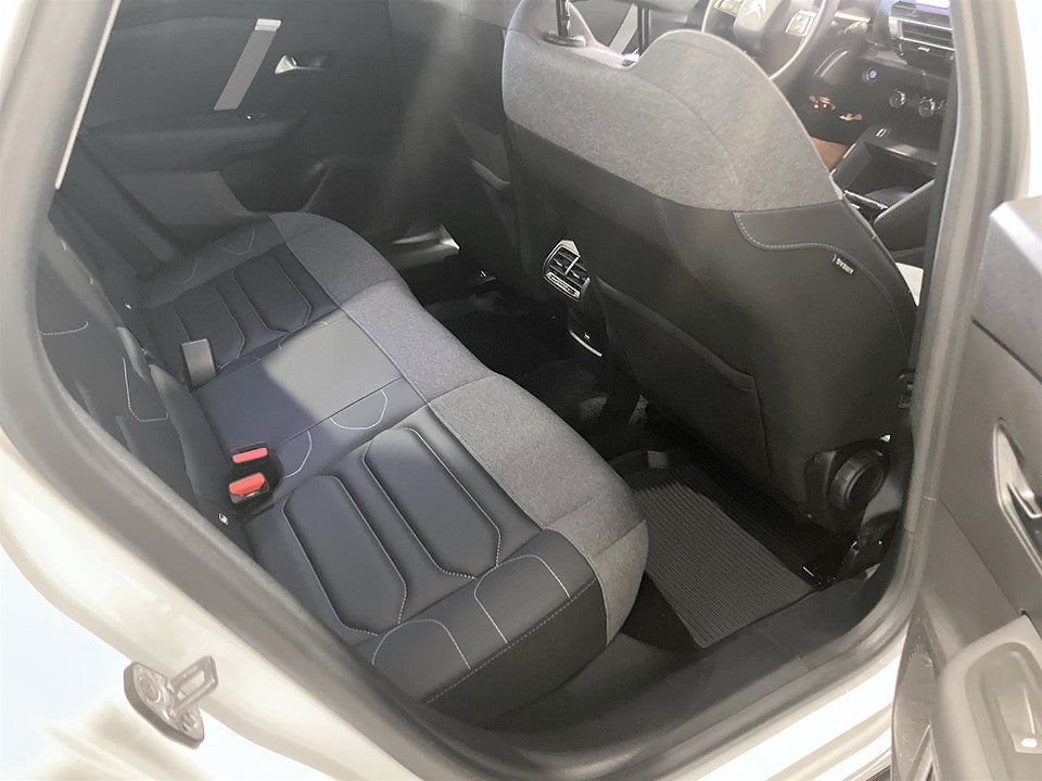 Bild på Citroën C4-X Shine 1.2 PT 130hk Aut P-SENSORER CARPLAY