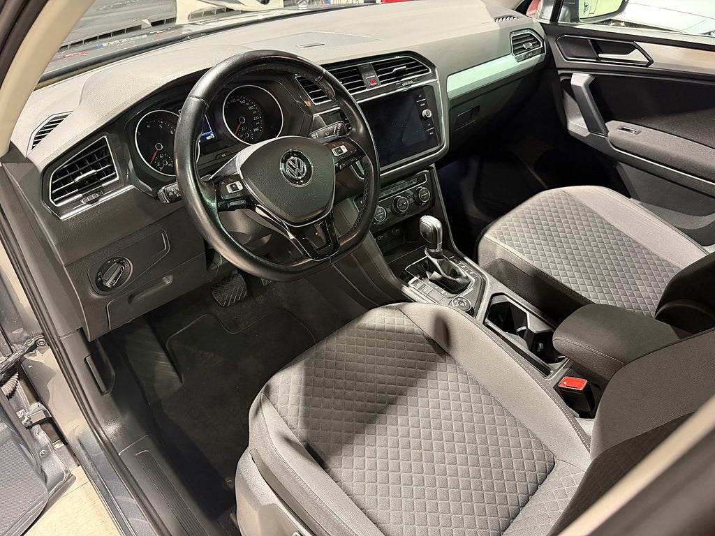 Volkswagen Tiguan TSI 150hk DSG 4M R-Line | Drag | Värmare | Kamera |