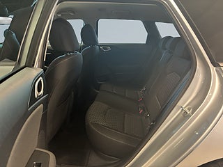 Kia Ceed Sportswagon 1.4 T-GDI B-kamera Mvärme Rattvärm S&V-däck – bild 13