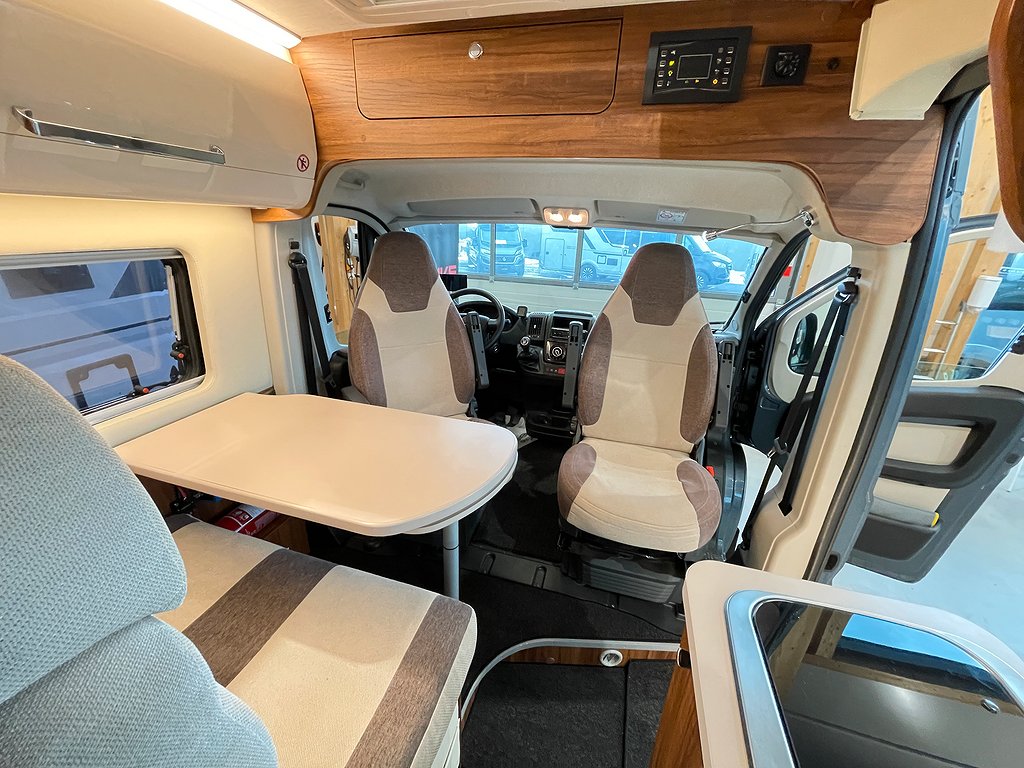 Karmann Davis 620 / AC bodel / Solcell x2/ Långbädd / 3500kg - Karmann