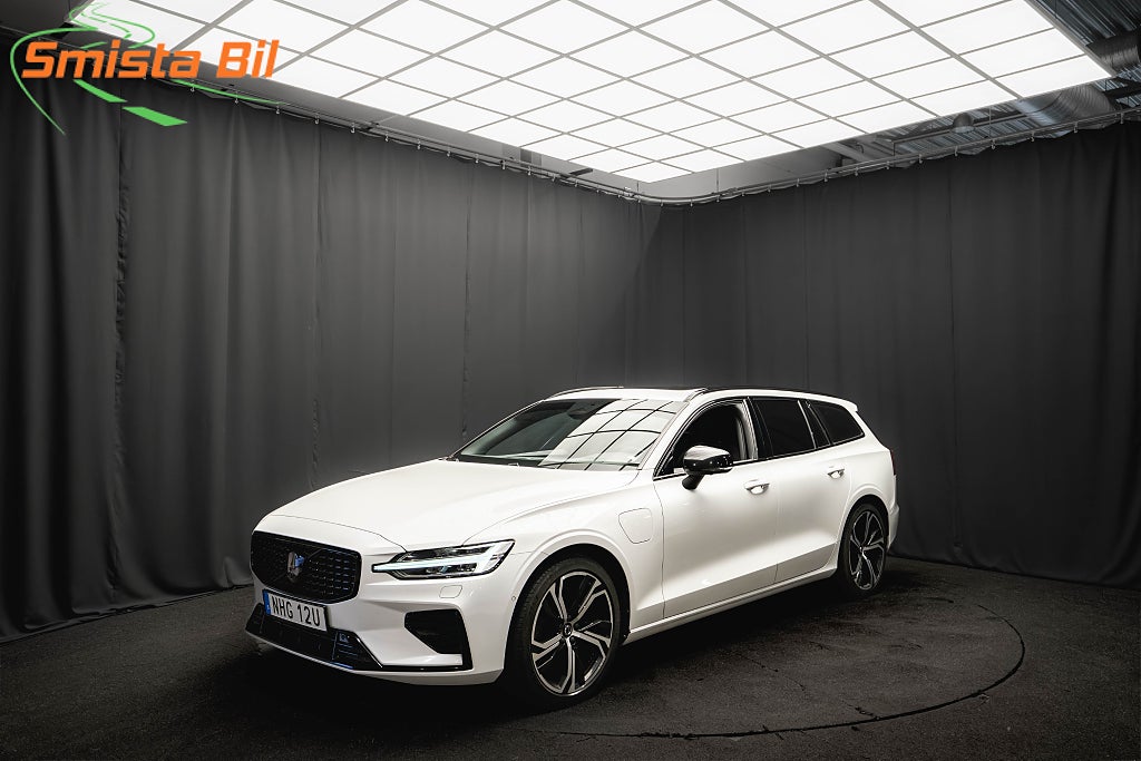 Volvo V60 Recharge II T6 AWD DARK PANO DRAG 360° PÄRLEMOVIT 350hk