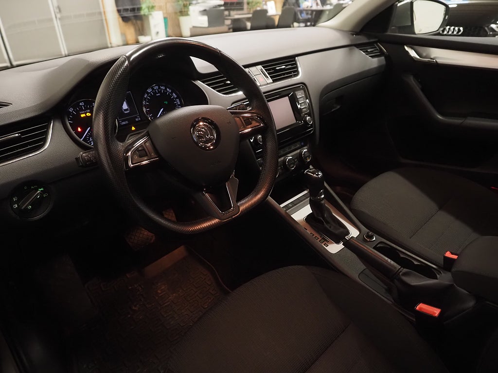 Skoda Octavia 1,2 TSI Elegance Kombi Aut Motorvärmare P-Sensorer