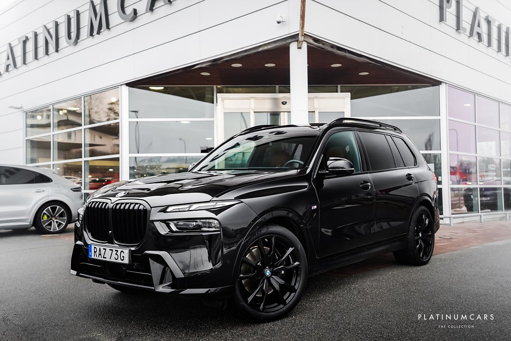 BMW X7 xDrive40i M Sport Pro 381hk 2024 / 7-sits / B&W / Sky
