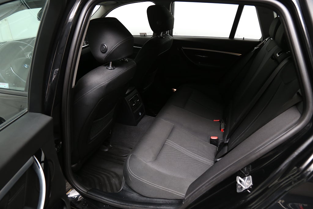 BMW 320 i xDrive 184hk Sport line Touring Aut Dragkrok