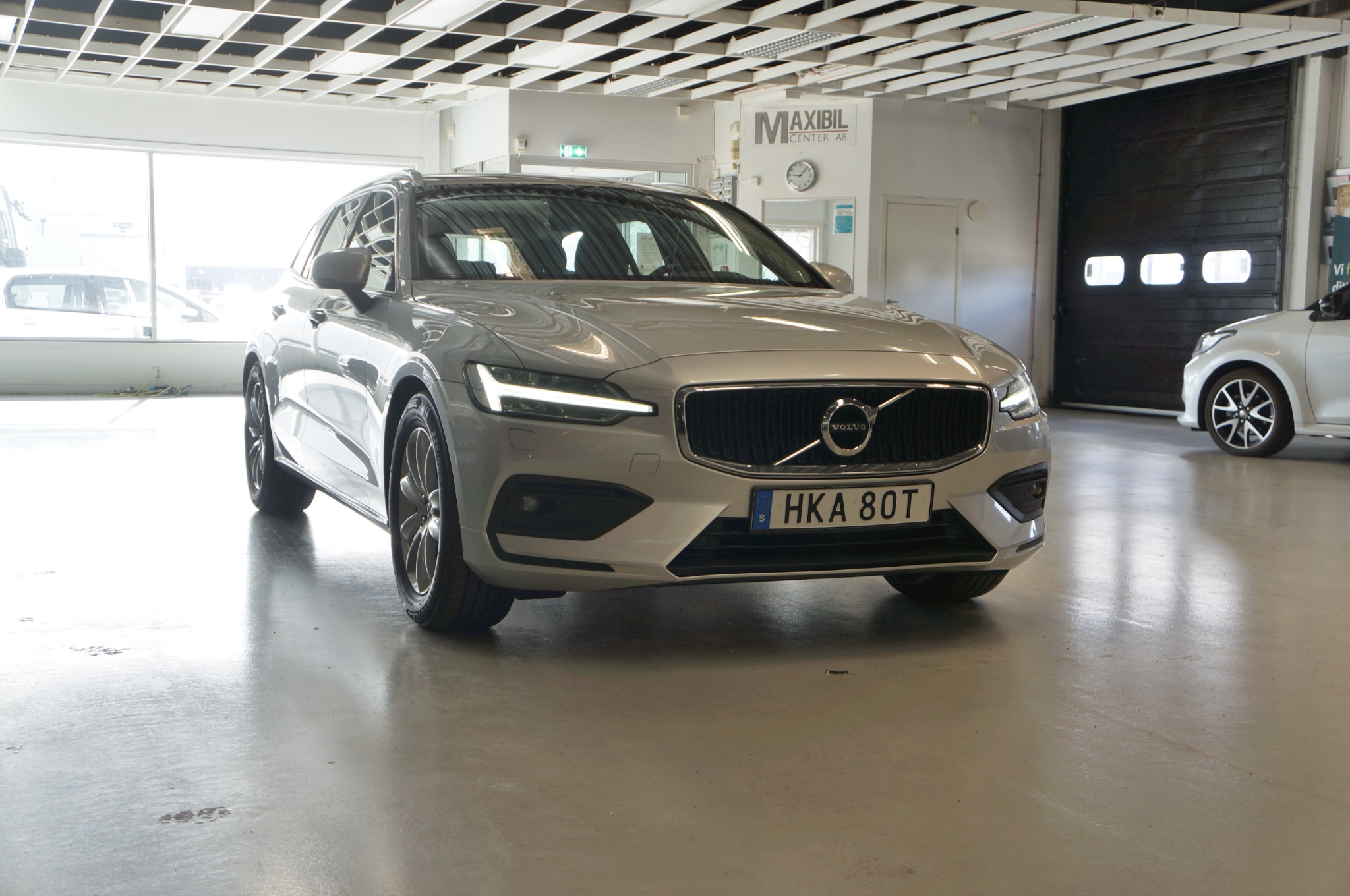 Volvo V60 D4 Momentum Läder Drag 2019, bild 2/46