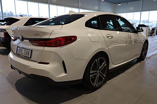 Sedan BMW 218 5 av 27