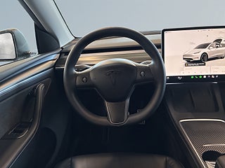 Tesla Model Y Performance S&V/Drag/Pano/Värmepump/Ljusramp/Elstolar – bild 9