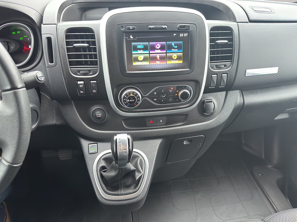 Renault trafic Skåpbil 3.0t 2.0 170hk dCi EDC  Racing Spirit - bild 16