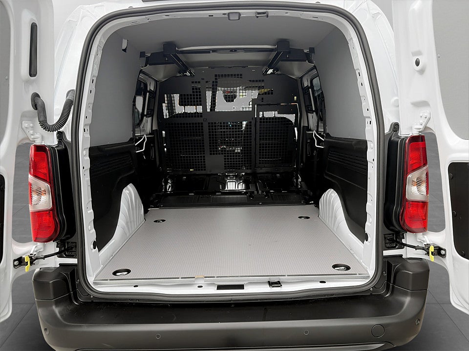 Bild på Peugeot Partner Crewcab 1.5 BHDi 130hk Aut L2 5-Sits, Värmare, drag