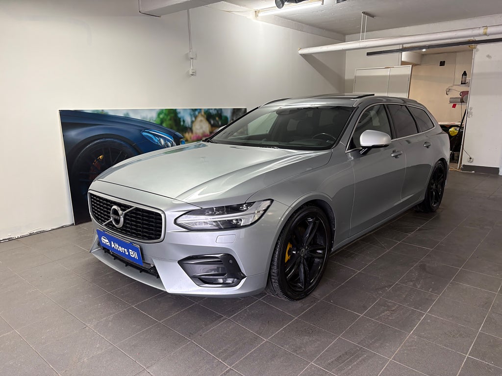 Volvo V90 D5 AWD  automat R-Design B&W SE UTR Panorama 