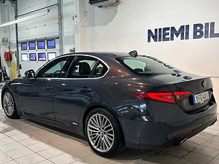 Alfa Romeo Giulia 2.2 16V Super Kamera Mvärm Skinn GPS SoV
