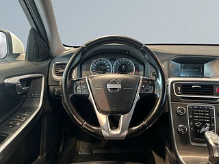 Volvo V60 D4 AWD Aut Momentum Dvärm/Skinn/Drag/Psens/Xenon