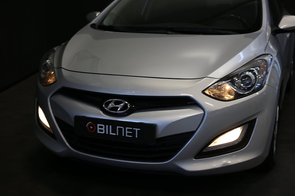 Hyundai i30 1.6 CRDi *3,99%*Business Rattvärme Drag 1 ägare