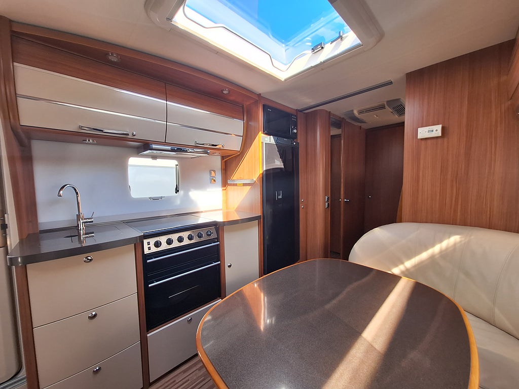 Adria Alpina 663 PT Barnkammare: 3 Bäddar