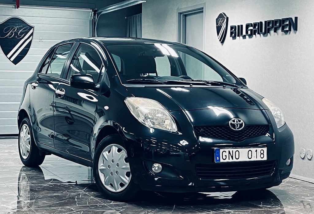 Toyota Yaris 1.33  99hk|Nybesiktigad|Motorvärmare|Fullservad