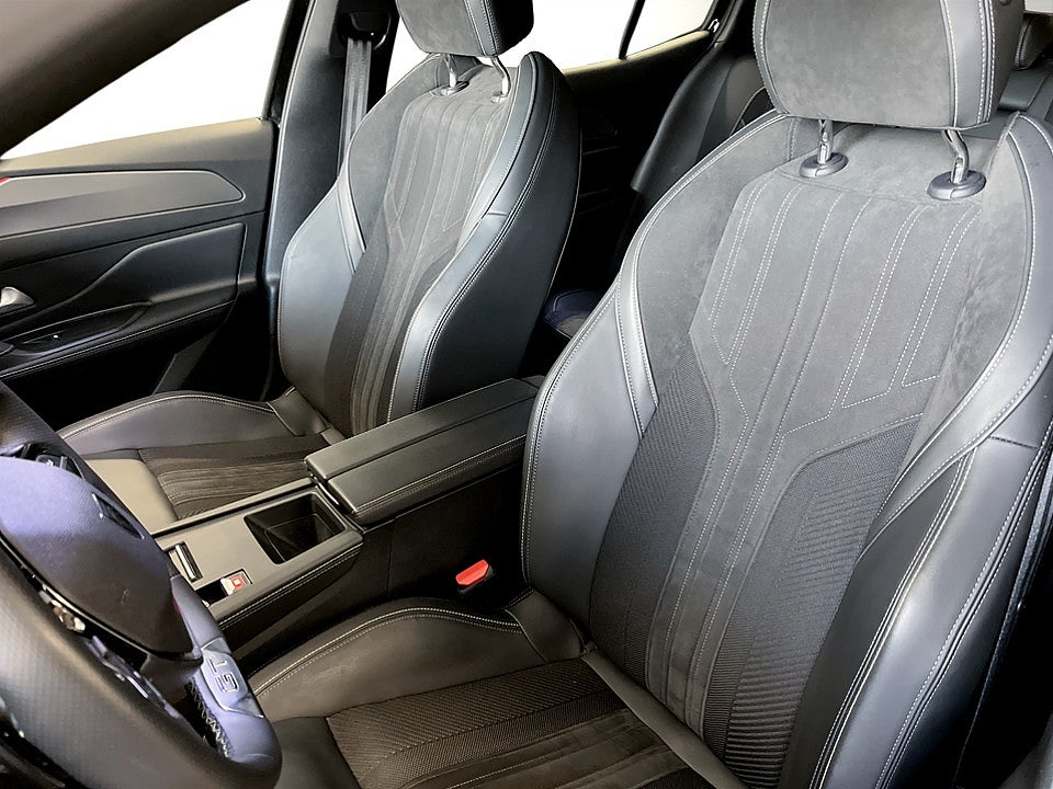 Bild på Peugeot 408 GT 1.2 PT 130hk Aut B-KAMERA CARPLAY ELSTOL