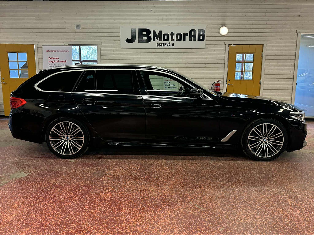 BMW 540 i xDrive M Sport/ Panorama/ Värmare/ Drag/ H&K