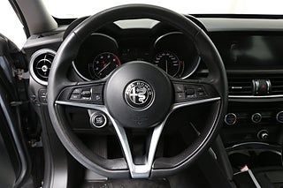 SUV Alfa Romeo Stelvio 21 av 27